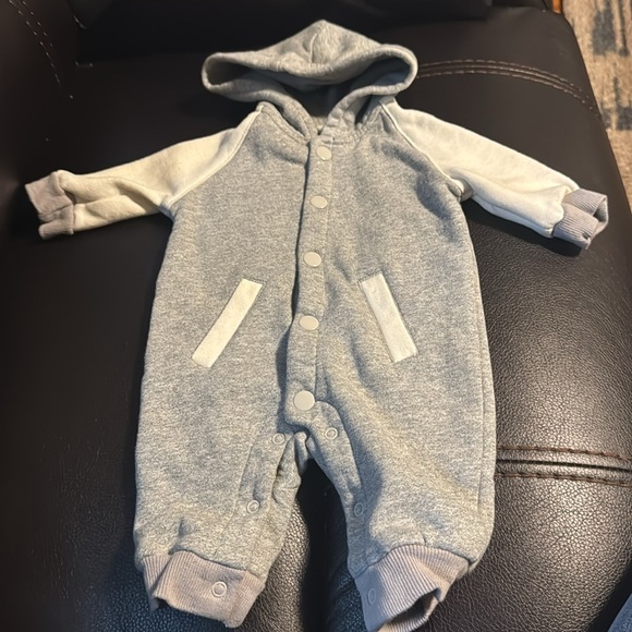 Baby 1 piece Gray & White 0-3 Months Free with any $15 Kids Purchase - Picture 7 of 11